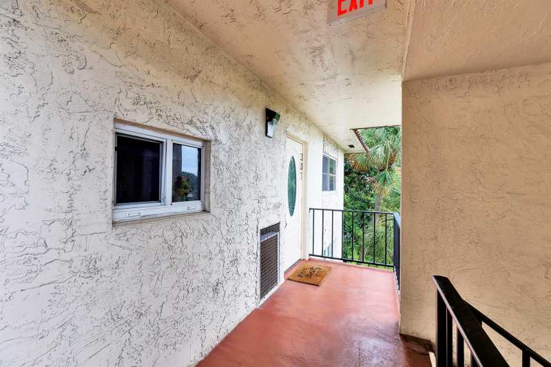 9500 N Hollybrook Lake Drive # 301, Pembroke Pines FL 33025