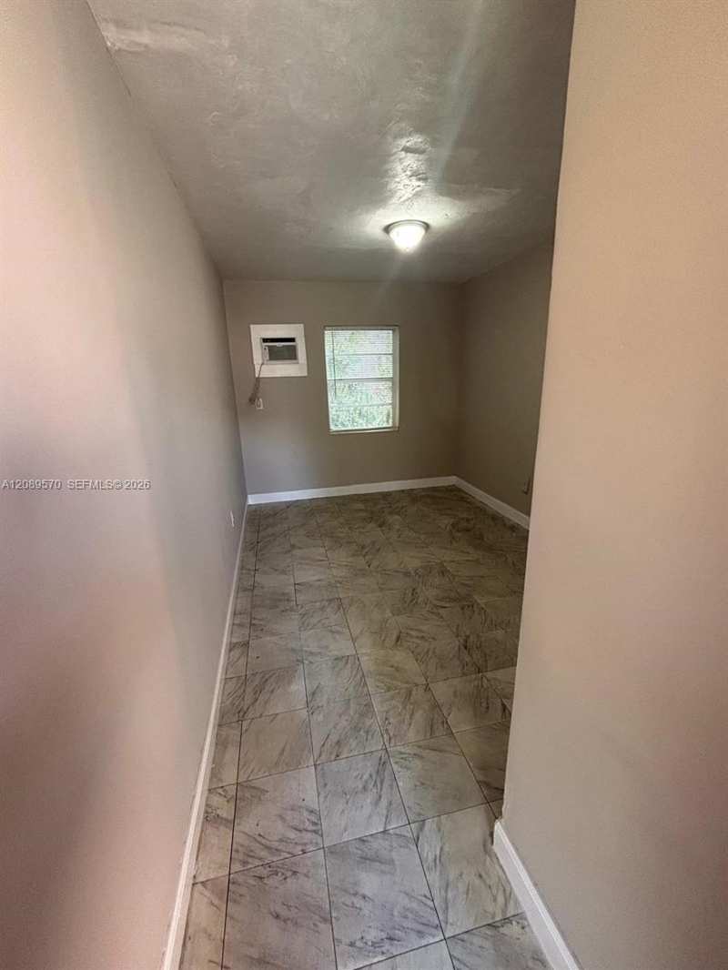520 SW 4th St # 8, Miami FL 33130