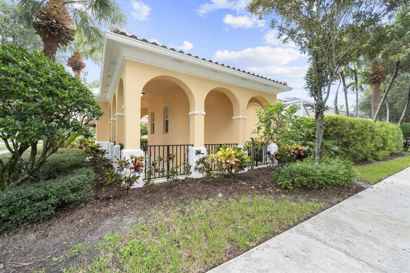 3723 COMMUNITY Drive, Jupiter FL 33458
