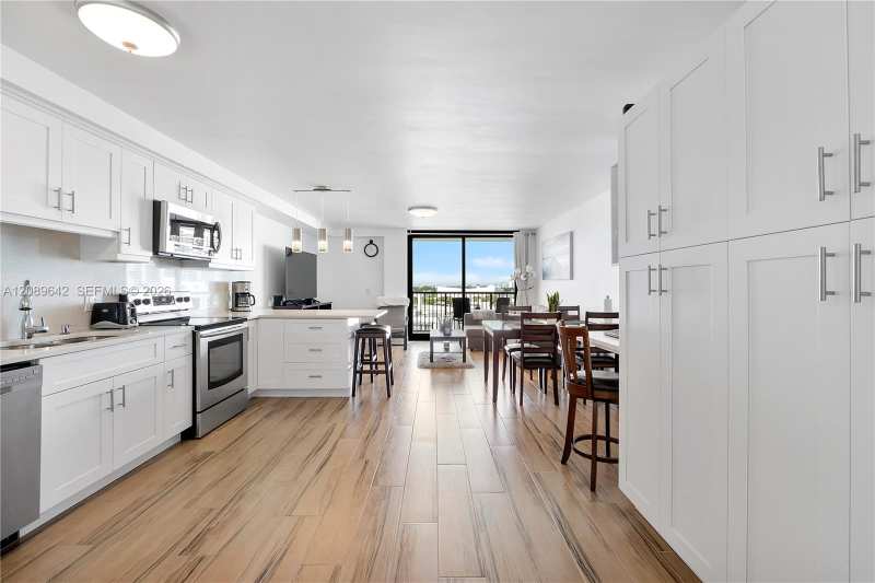 1800 Collins Ave # 11B, Miami Beach FL 33139