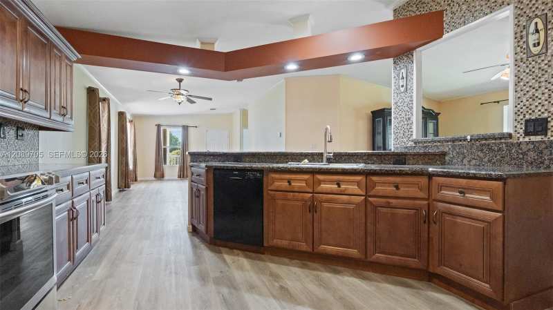 6515 Colonial Dr, Margate FL 33063