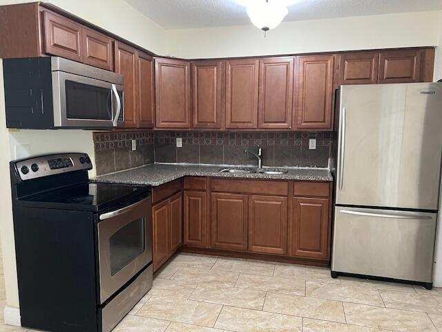 2712 PEER Lane, Delray Beach FL 33445