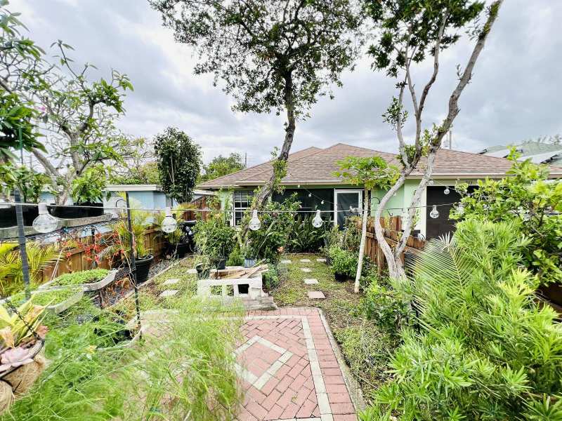 703 S A Street S, FL 33460