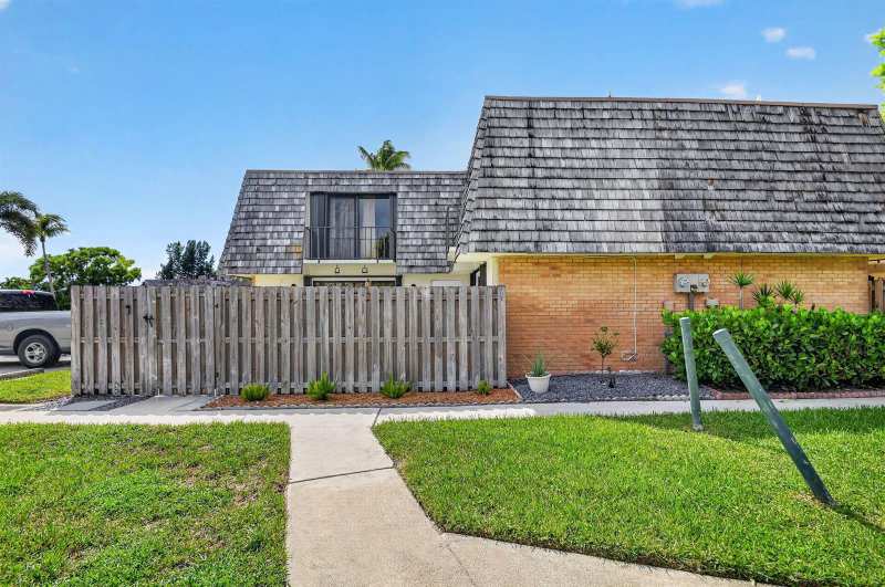 322 Lake Arbor Drive, Palm Springs FL 33461