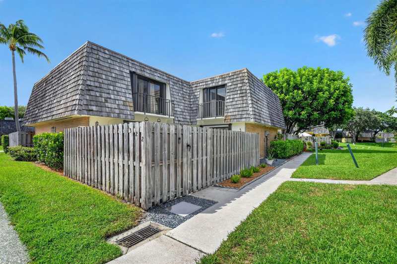 322 Lake Arbor Drive, Palm Springs FL 33461