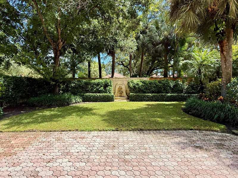 100 Winter Club Court, Palm Beach Gardens FL 33410