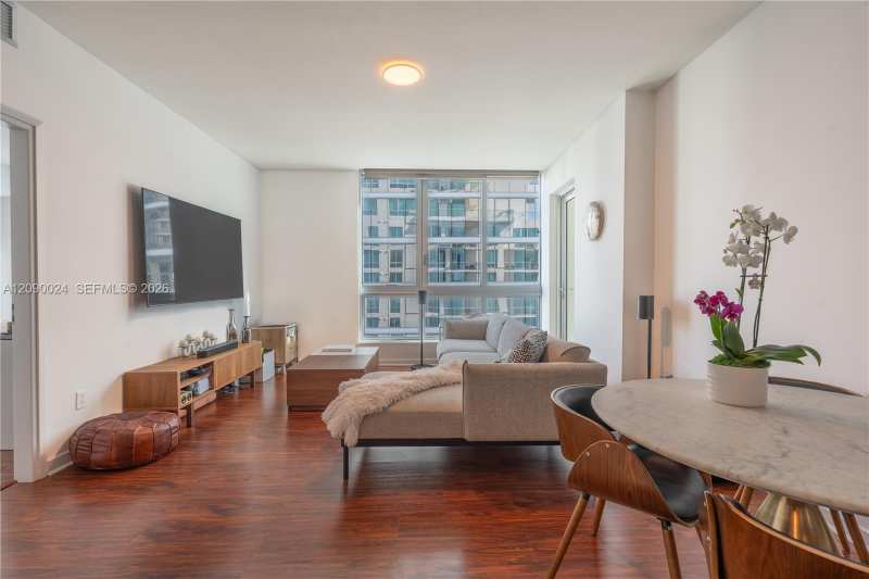 300 S Biscayne Blvd # 3504, Miami FL 33131