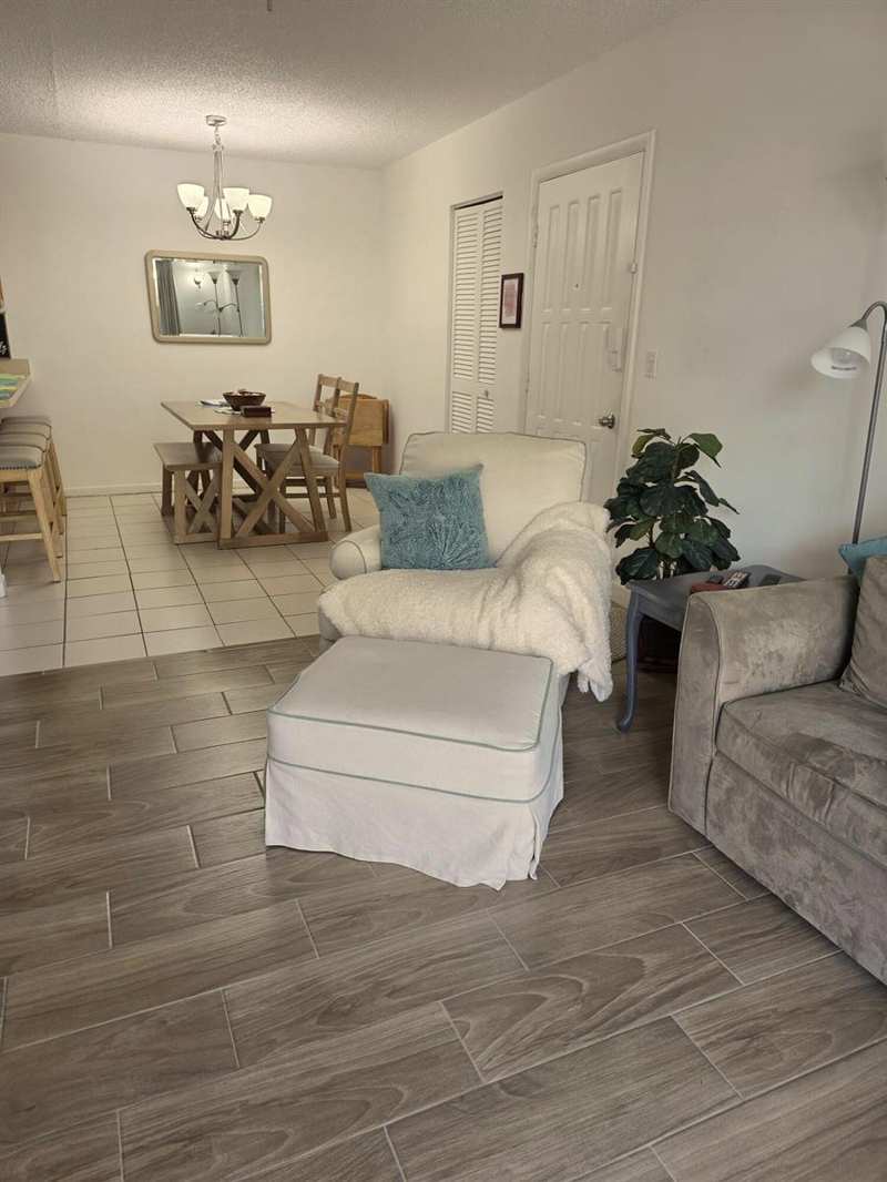 3402 Gardens E Drive # 14A, Palm Beach Gardens FL 33410