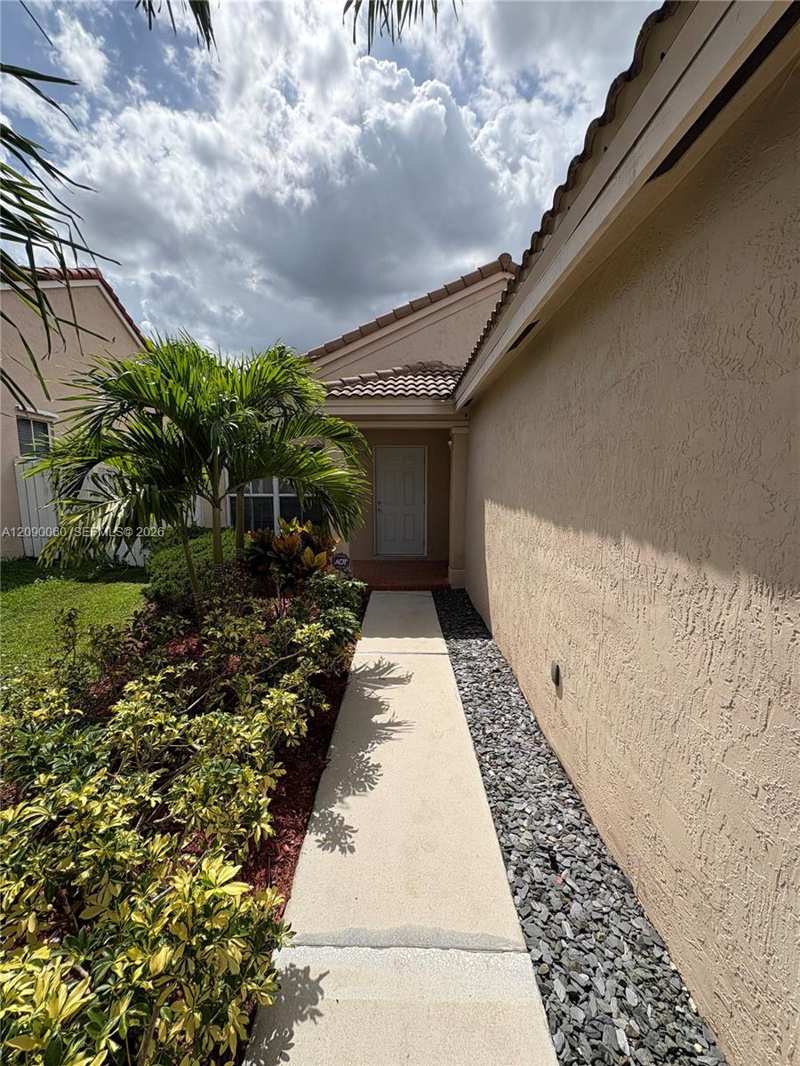 751 Sand Creek Cir, Weston FL 33327