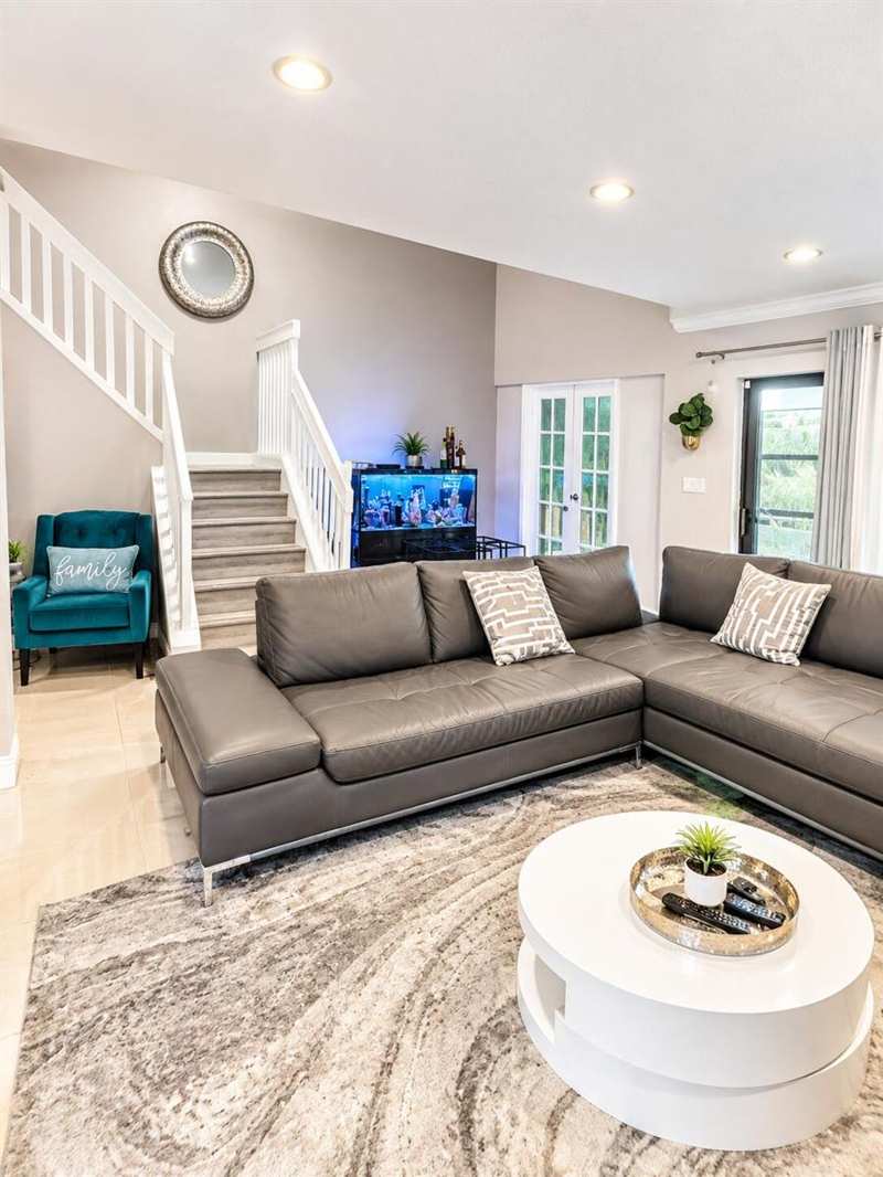 9523 NW 38TH Place, Sunrise FL 33351