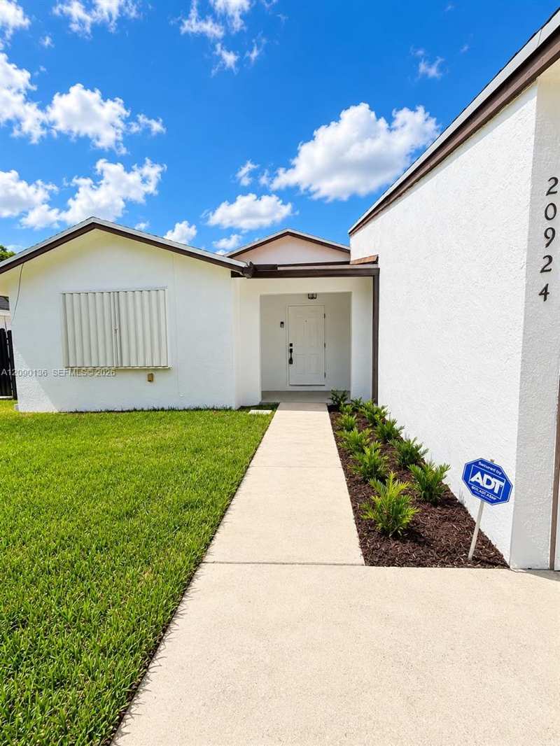 20924 Grouper Dr, Cutler Bay FL 33189