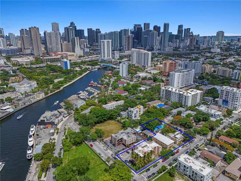 690 NW 3rd St, Miami FL 33128