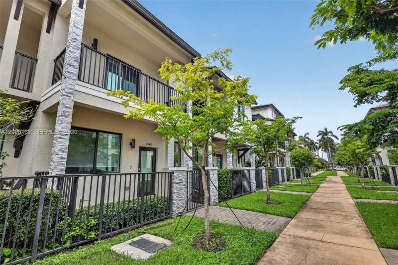 4540 NW 83rd Path, Doral FL 33166
