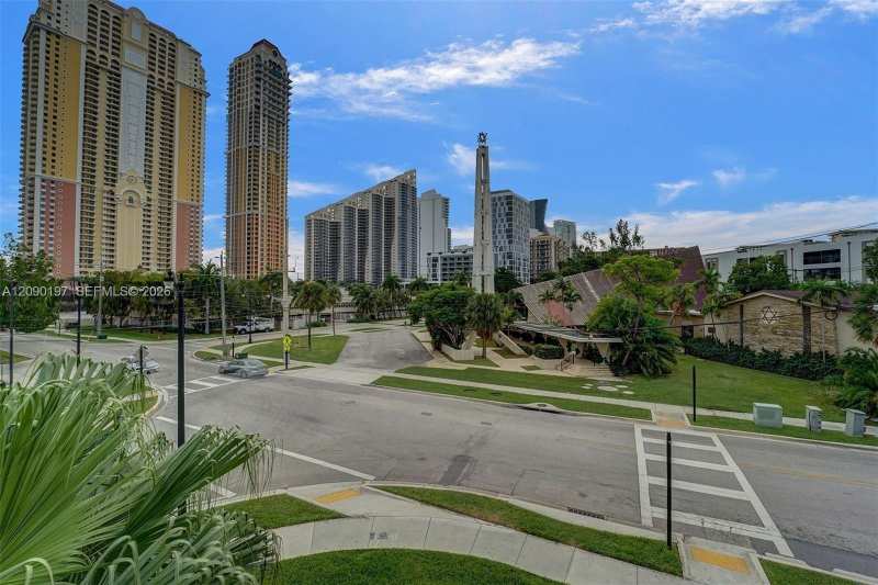 17800 Atlantic Blvd # 307, Sunny Isles Beach FL 33160