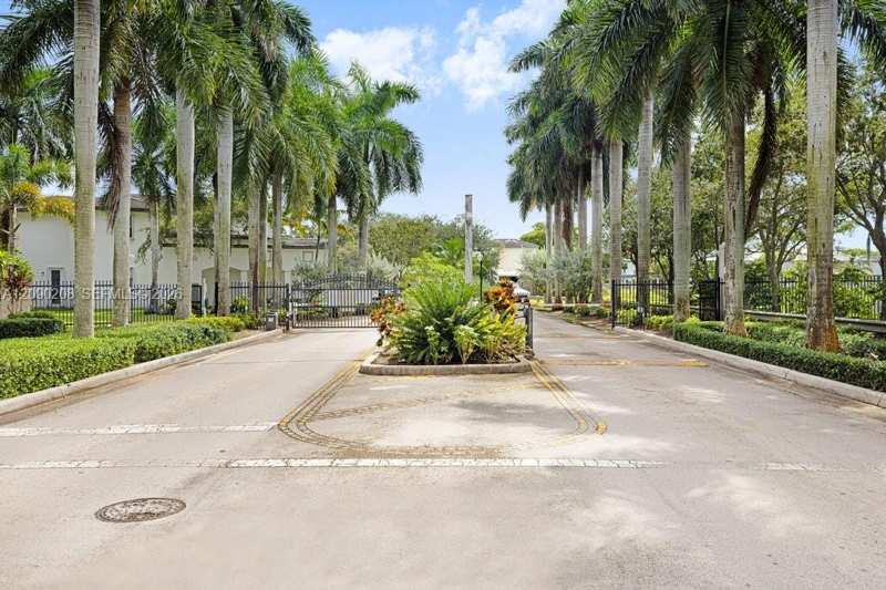 3656 NE 3rd Ct, Homestead FL 33033