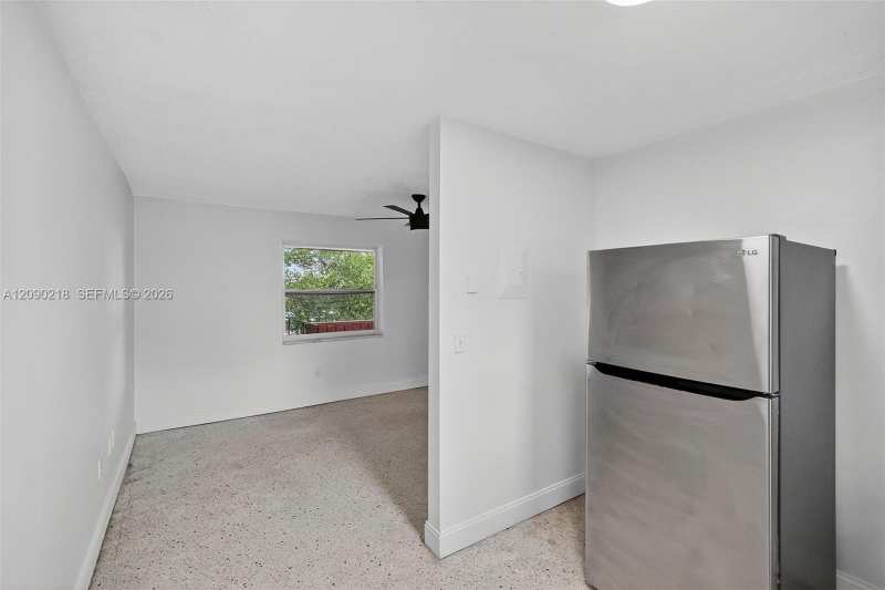 458 SW 9th St # 2, Miami FL 33130