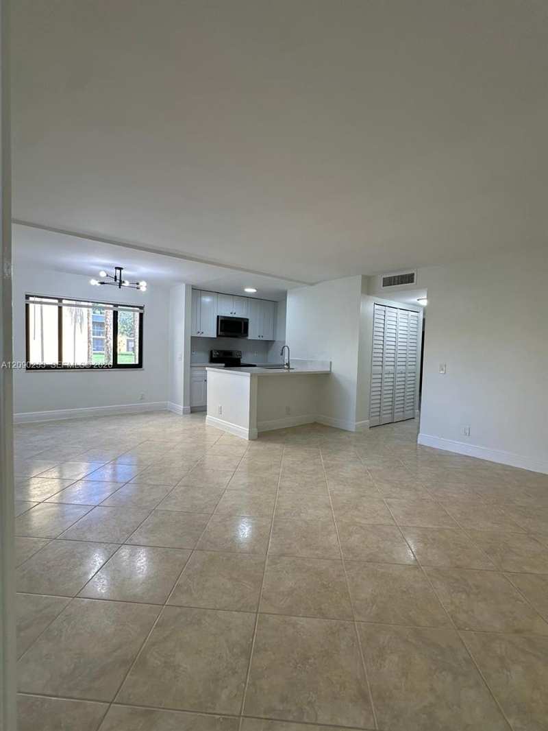 801 Meadows Circle # 801, Boynton Beach FL 33436
