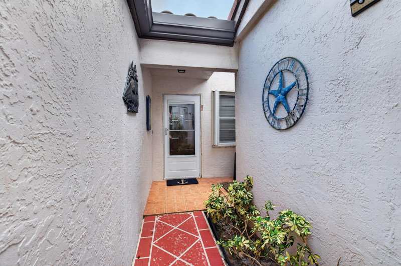 6427 Pointe Pleasant Circle, Delray Beach FL 33484
