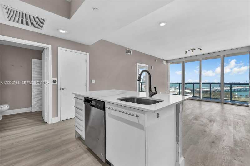 888 Biscayne Blvd # 1710, Miami FL 33132