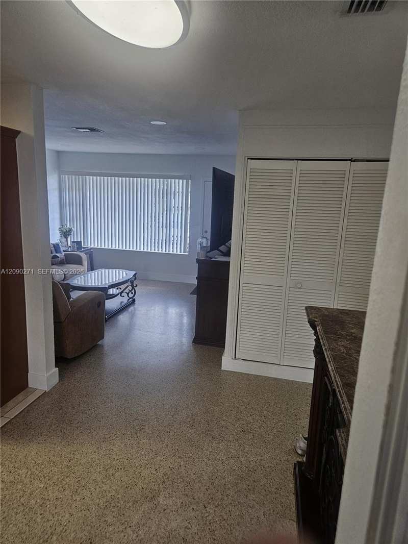 5318 W 4th Ln, Hialeah FL 33012