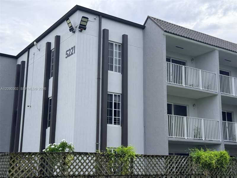 5221 Geneva Way # 304, Doral FL 33166