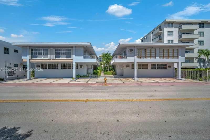 8010 Tatum Waterway Dr # 5, Miami Beach FL 33141