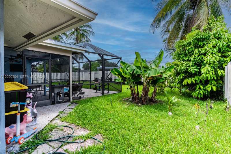 6990 NW 23rd St, Margate FL 33063