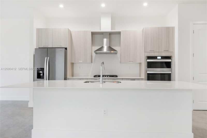 4408 NW 80th Ave, Doral FL 33166