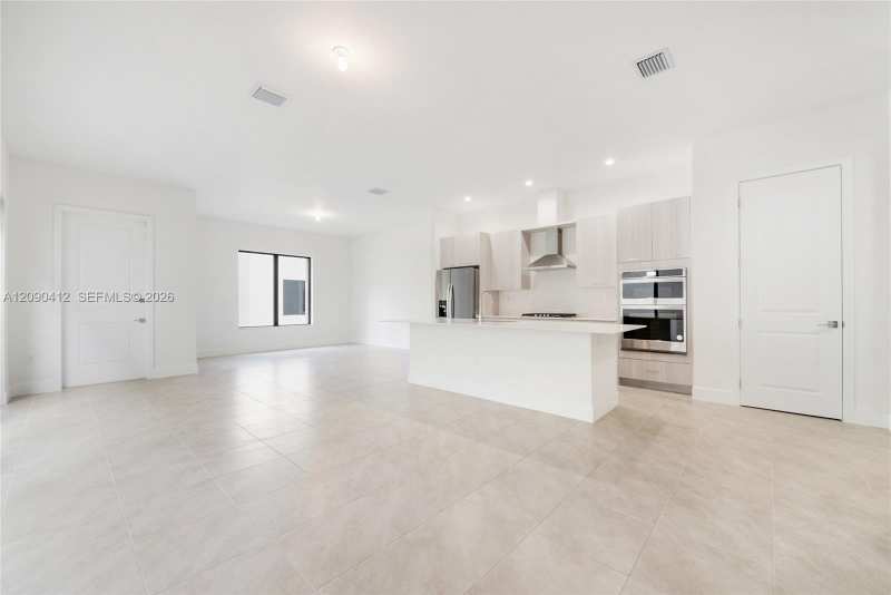 4408 NW 80th Ave, Doral FL 33166