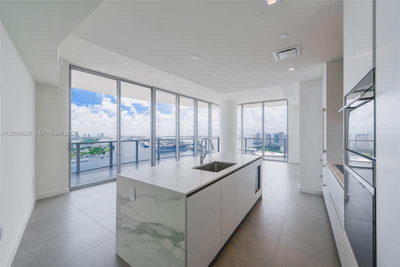 1400 Biscayne Blvd # 4201, Miami FL 33132