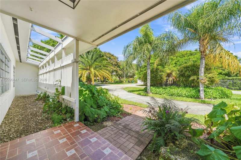 7420 SW 130th St, Pinecrest FL 33156