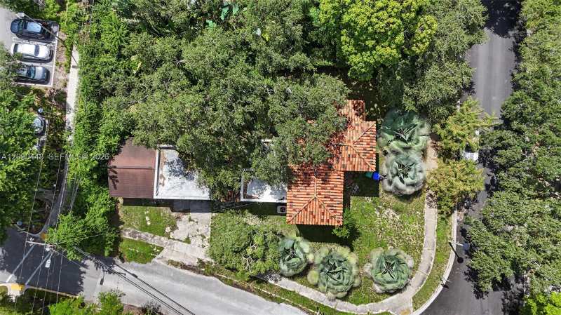 931 NW 14th Ct, Miami FL 33125