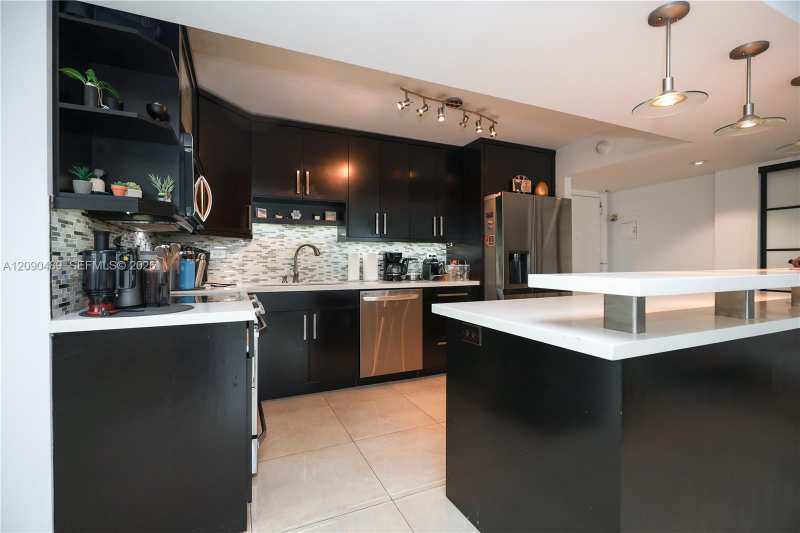 7135 Collins Ave # 735, Miami Beach FL 33141