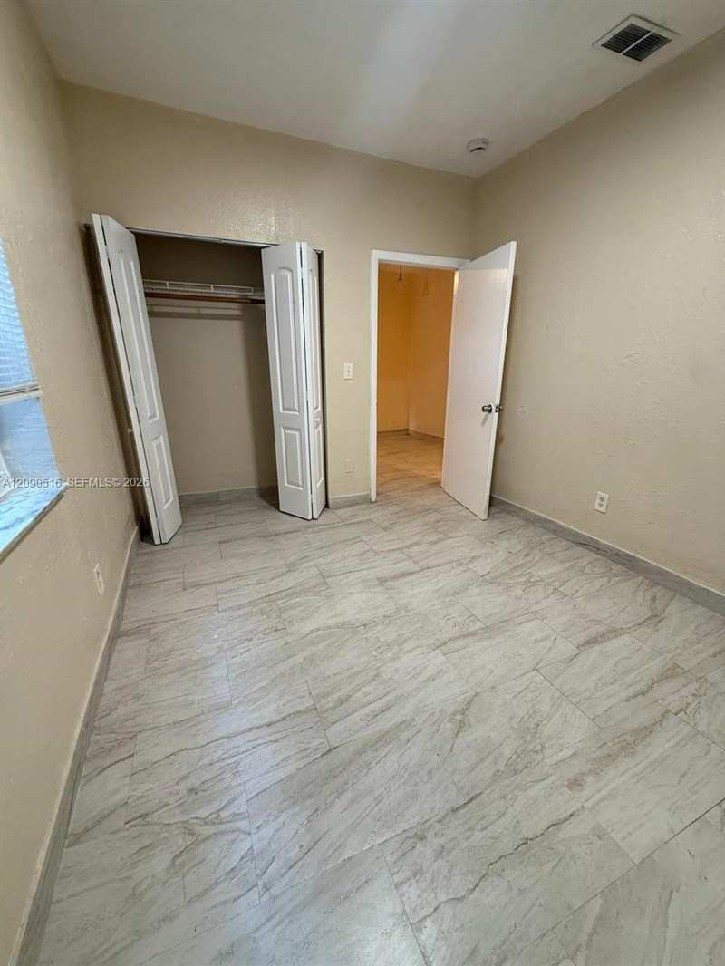 285 NW 44th St # 3, Miami FL 33127