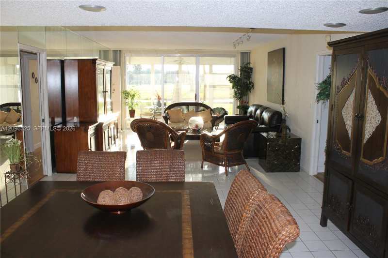3980 Oaks Clubhouse Dr # 110, Pompano Beach FL 33069