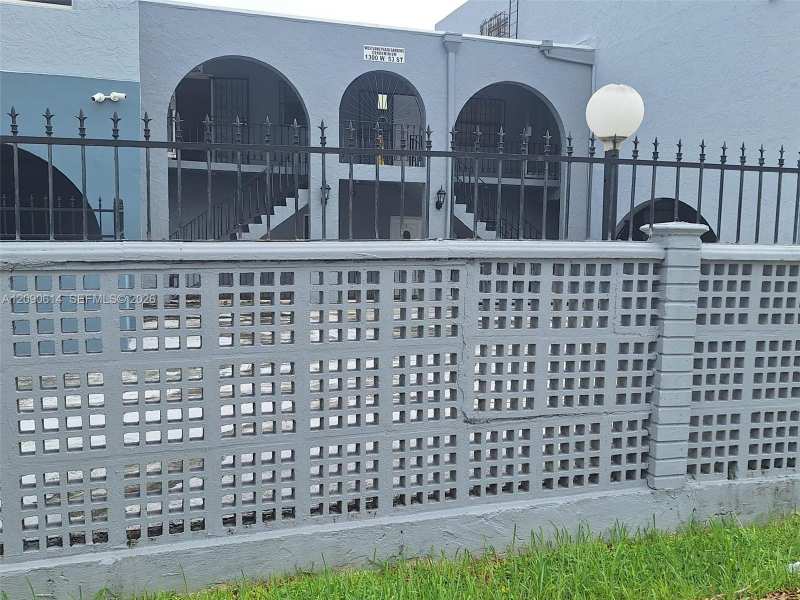 1300 W 53rd St # 38, Hialeah FL 33012