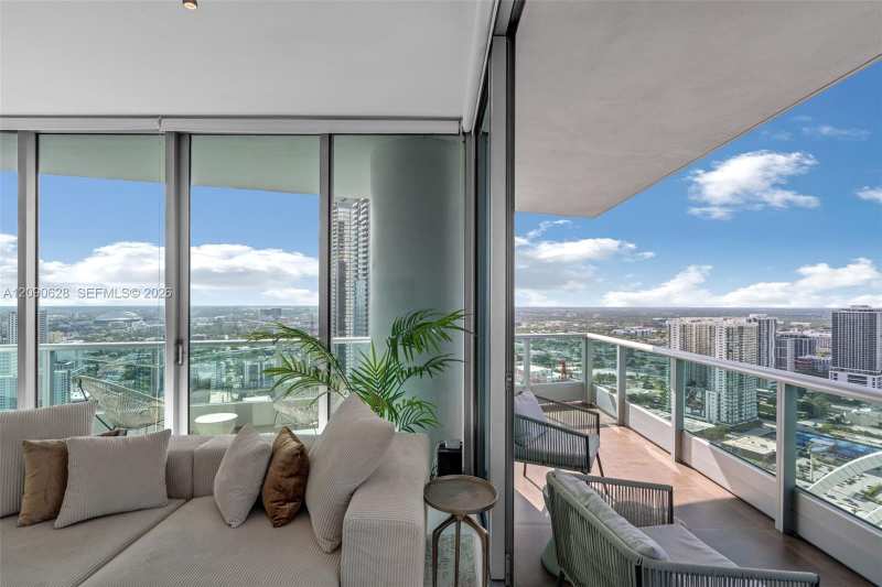 900 Biscayne Blvd # 4412, Miami FL 33132