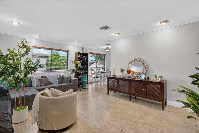 7911 SW 18th Ter, Miami FL 33155