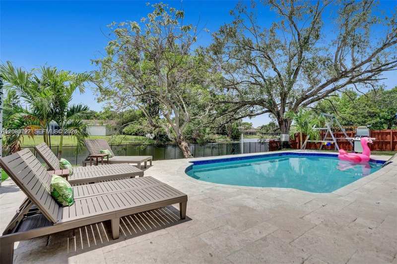 1941 SW 52nd Ter, Plantation FL 33317