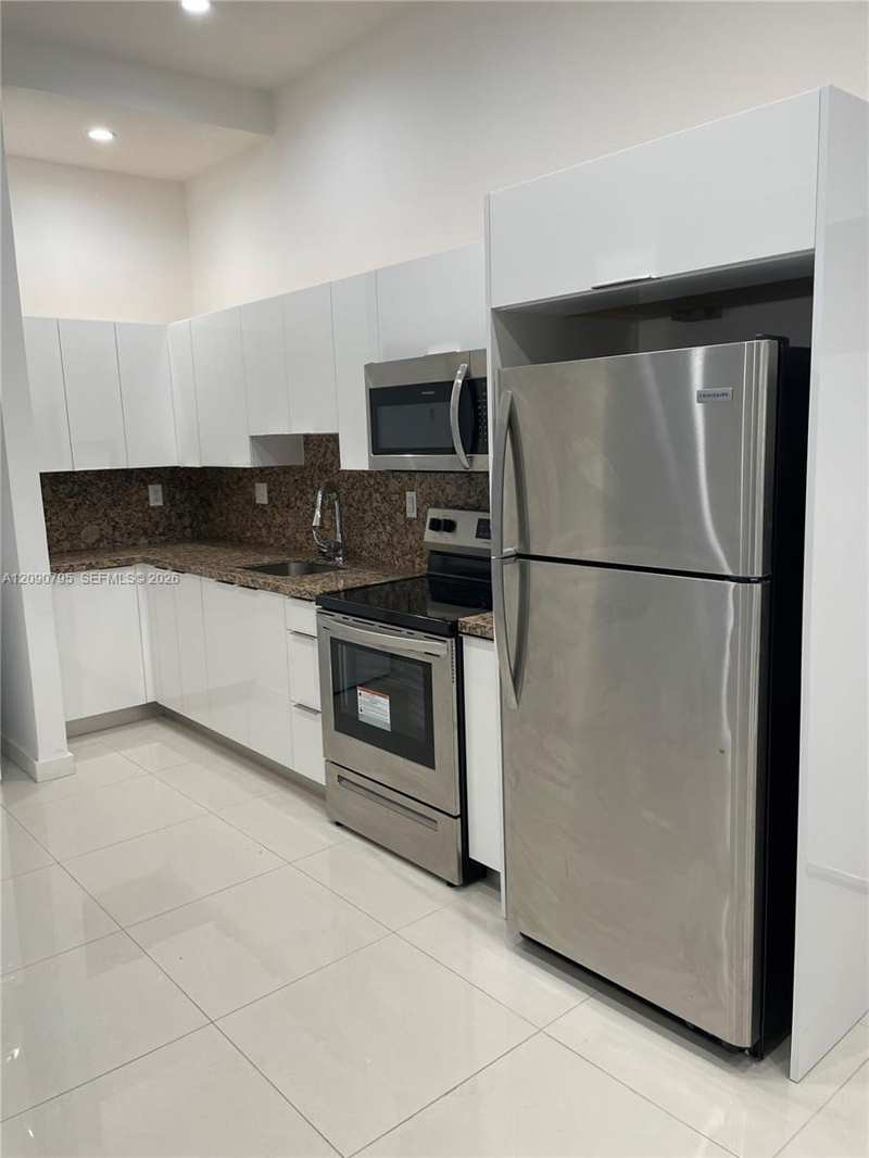 2300 NW 7th Street # 104, Miami FL 33125
