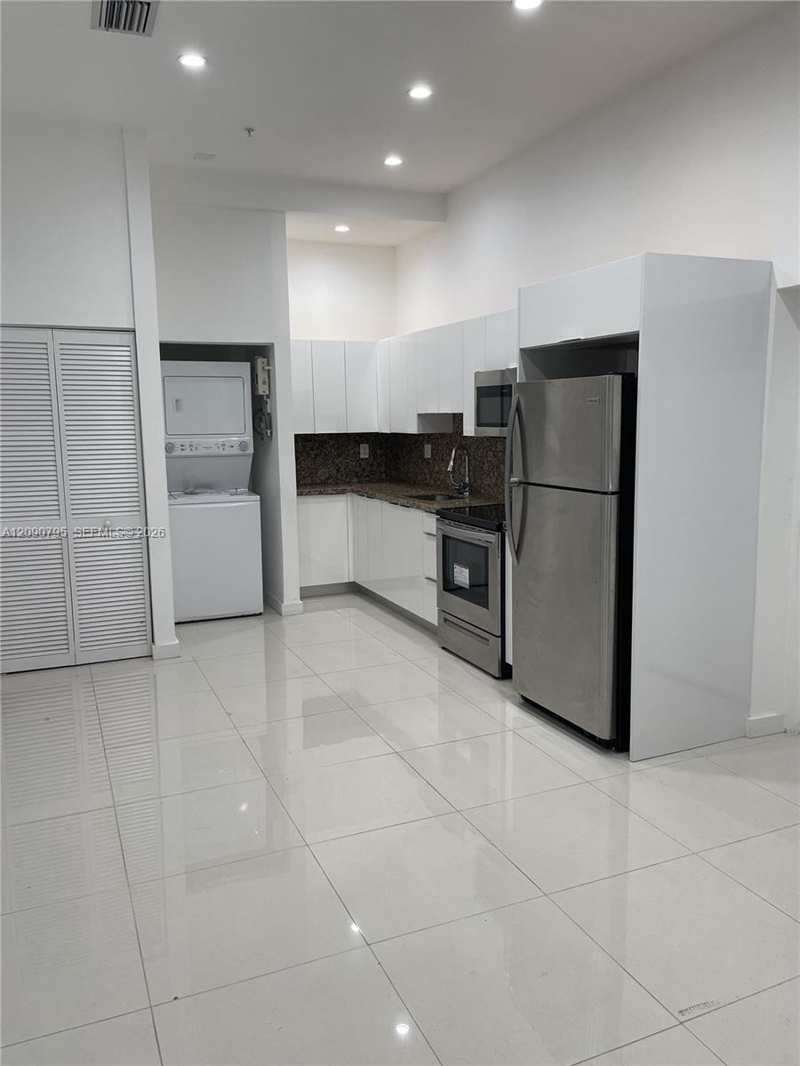 2300 NW 7th Street # 104, Miami FL 33125