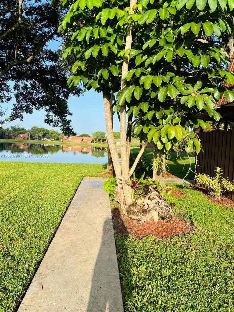 837 SW 118th Ter, Davie FL 33325