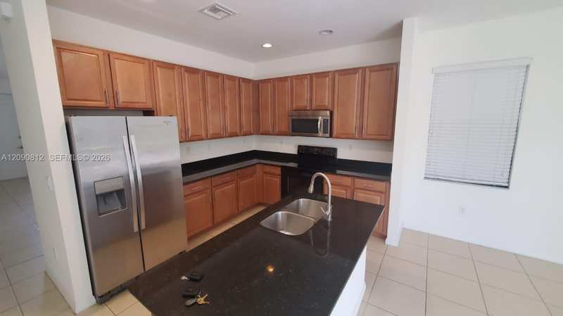 652 NE 191st Ter # 0, Miami FL 33179