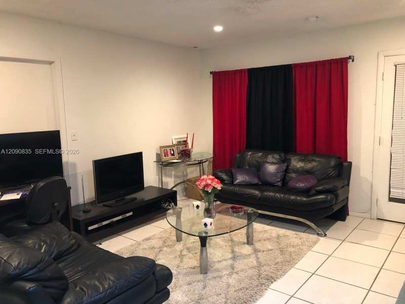 4610 SW 43rd Ter, Dania Beach FL 33314