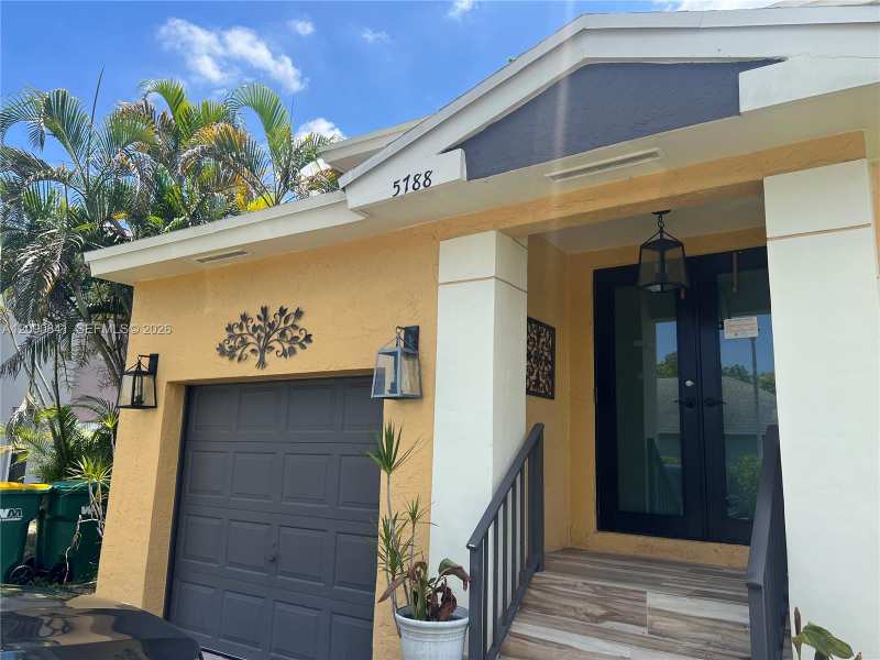 5788 Woodland Point Dr, Tamarac FL 33319