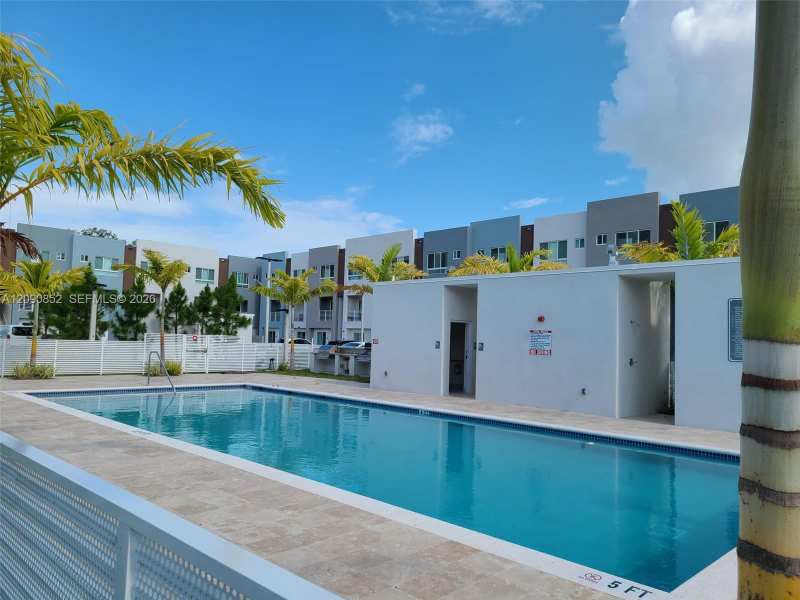 2555 NE 193 St # 2114, Miami FL 33180