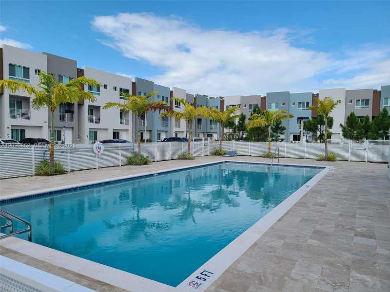 2555 NE 193 St # 2114, Miami FL 33180
