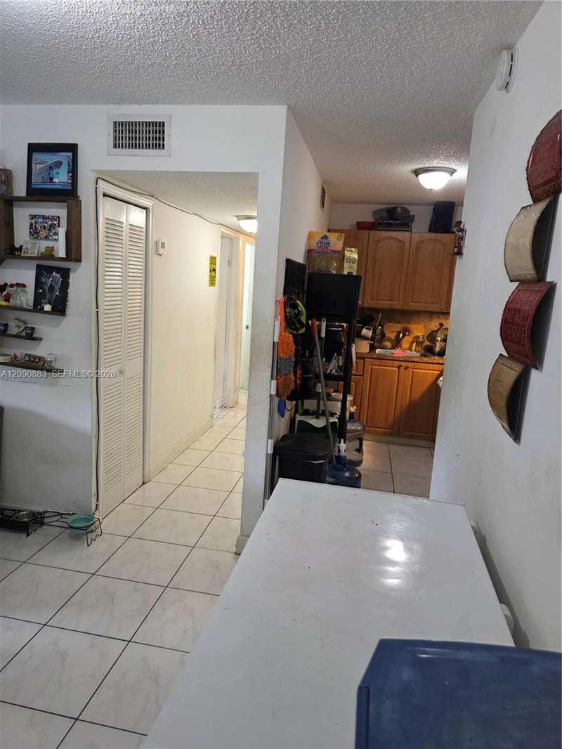 2565 W 56th St # 206, Hialeah FL 33016