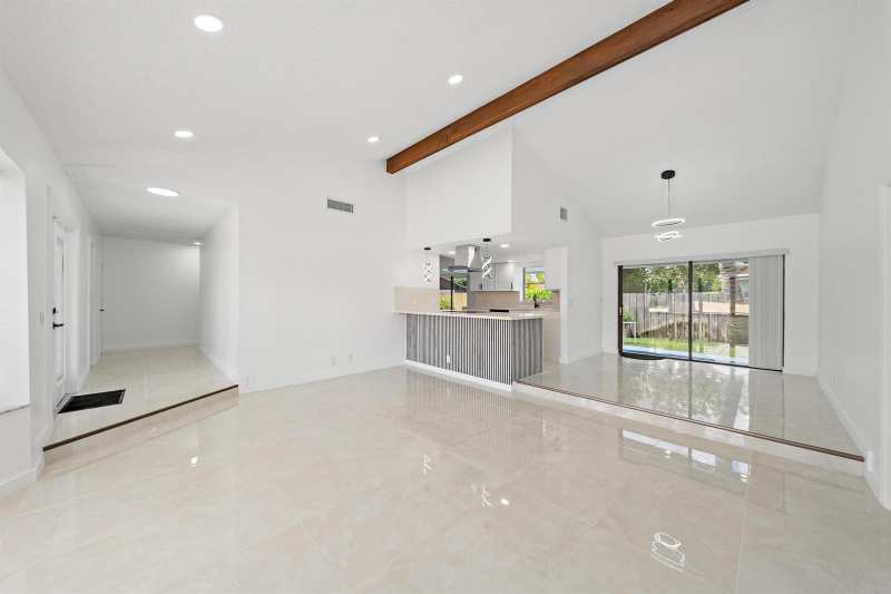 1633 WOODS BEND Road, West Palm Beach FL 33406