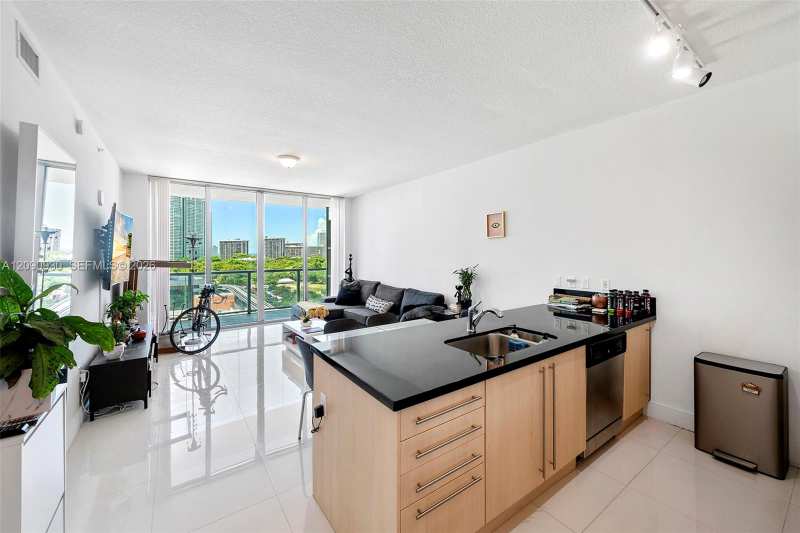 79 SW 12 St, Miami FL 33130